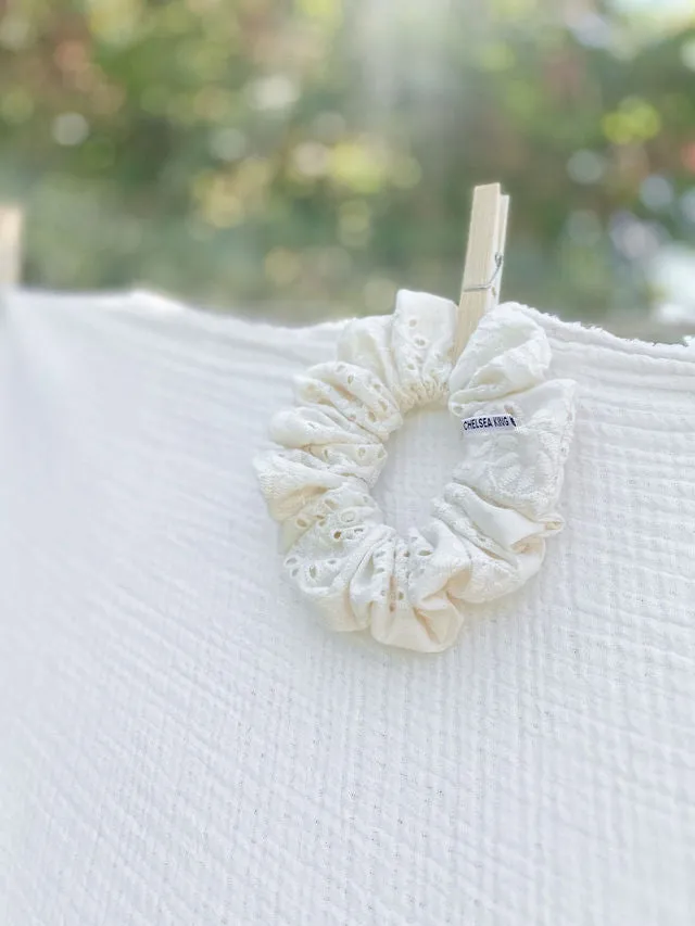Florencia Floral Eyelet Scrunchie - Classic
